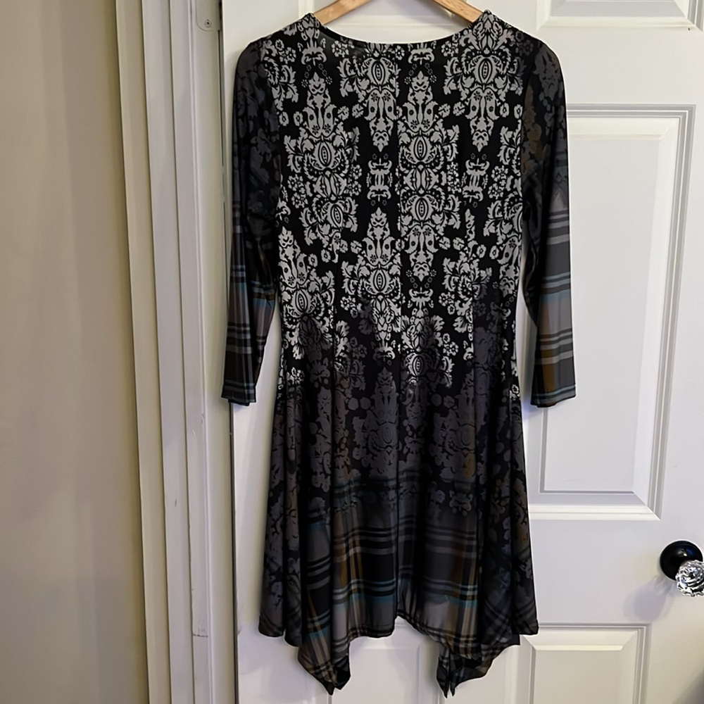 Patterned Handkerchief Dress - Picture 4 of 15